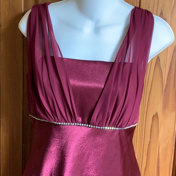 Merlot Evening Gown / Bridesmaid’s Dress - Picture 2 of 9